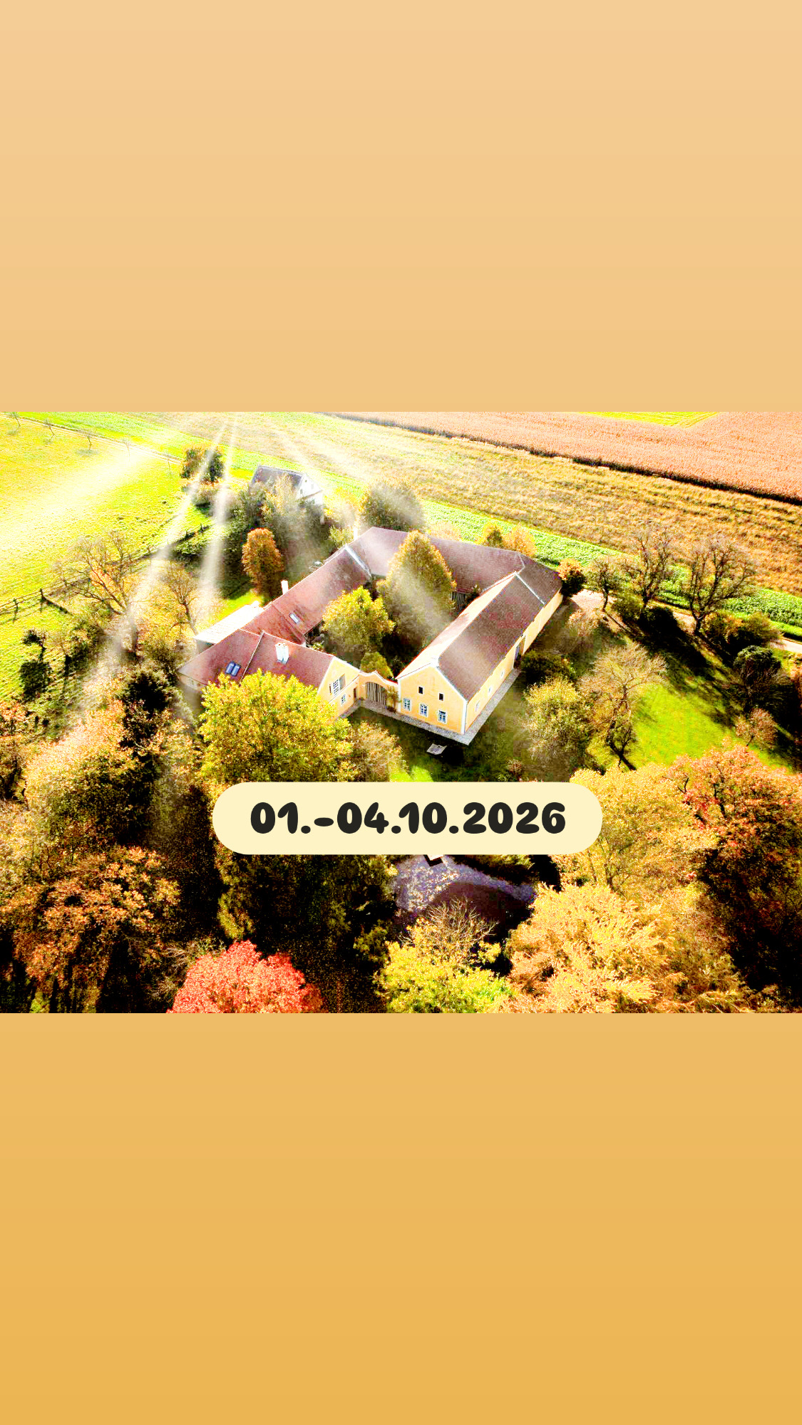Hubhof von oben in Herbstfarben